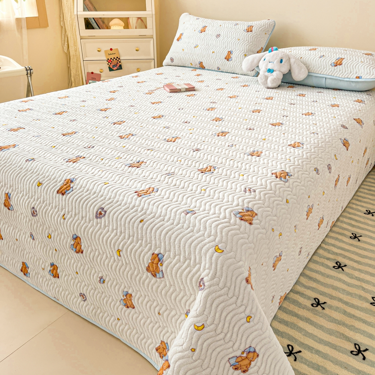 91家纺网 家纺一手货源 找家纺 酱子 2025新款牛奶绒印花床盖四季通用 床盖-暖熊星芒