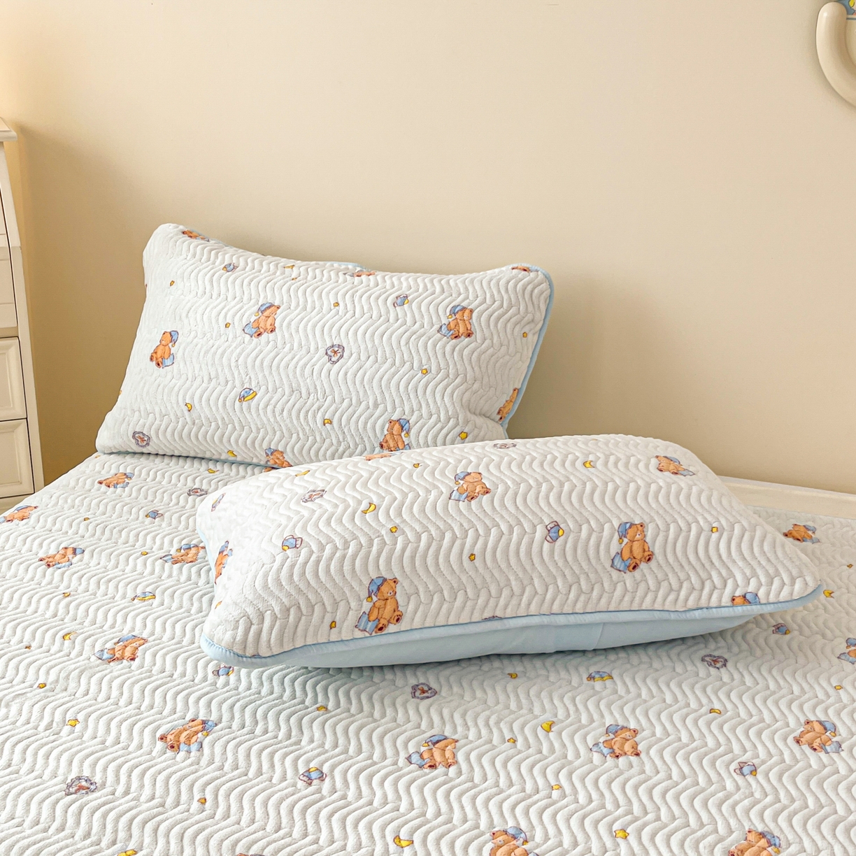 91家纺网 家纺一手货源 找家纺 酱子 2025新款牛奶绒印花床盖四季通用 床盖-暖熊星芒