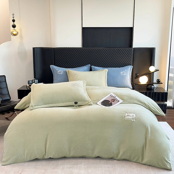 91家纺网 家纺一手货源 找家纺 （总）琉宿家纺 2025新款牛奶绒床盖款绣花四件套