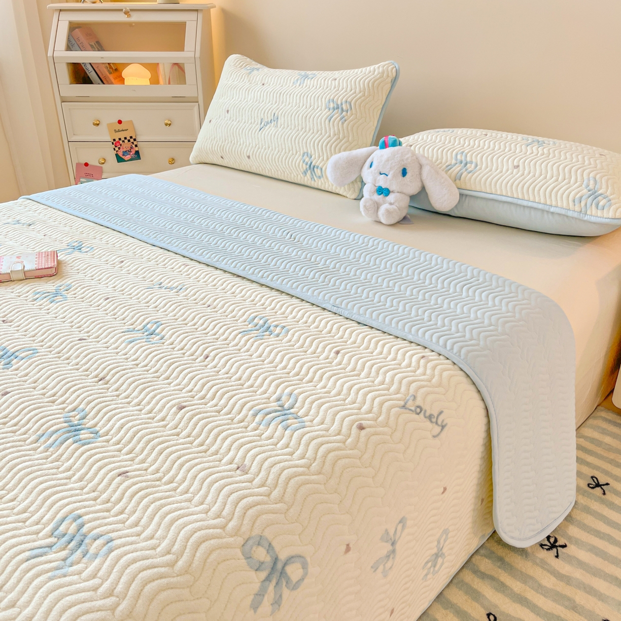 91家纺网 家纺一手货源 找家纺 酱子 2025新款牛奶绒印花床盖四季通用 床盖-蓝调逸境