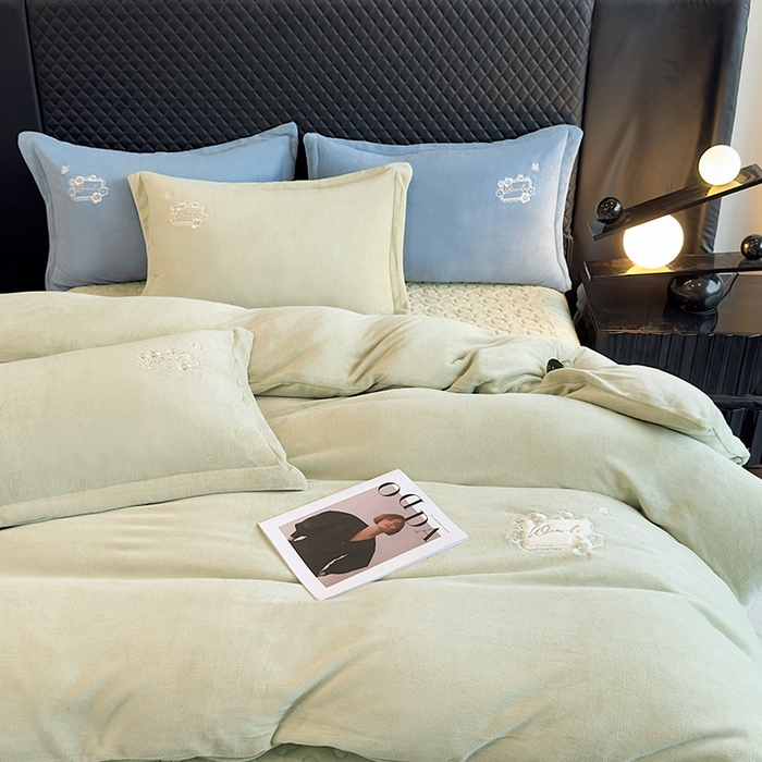 91家纺网 家纺一手货源 找家纺 （总）琉宿家纺 2025新款牛奶绒床盖款绣花四件套