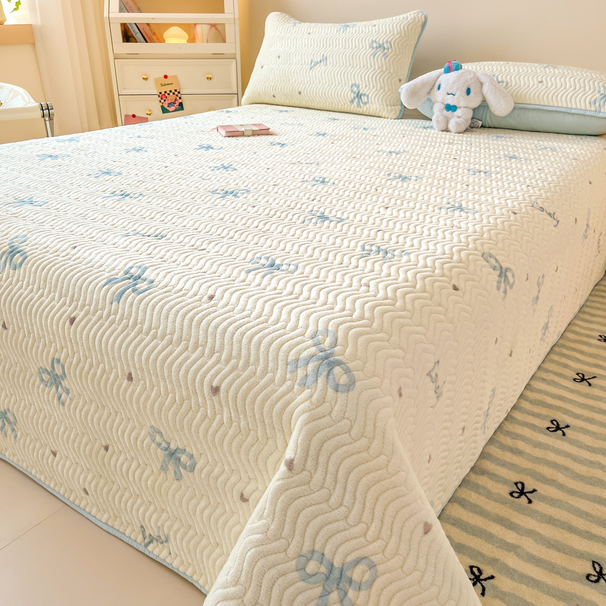 91家纺网 家纺一手货源 找家纺 酱子 2025新款牛奶绒印花床盖四季通用 床盖-蓝调逸境