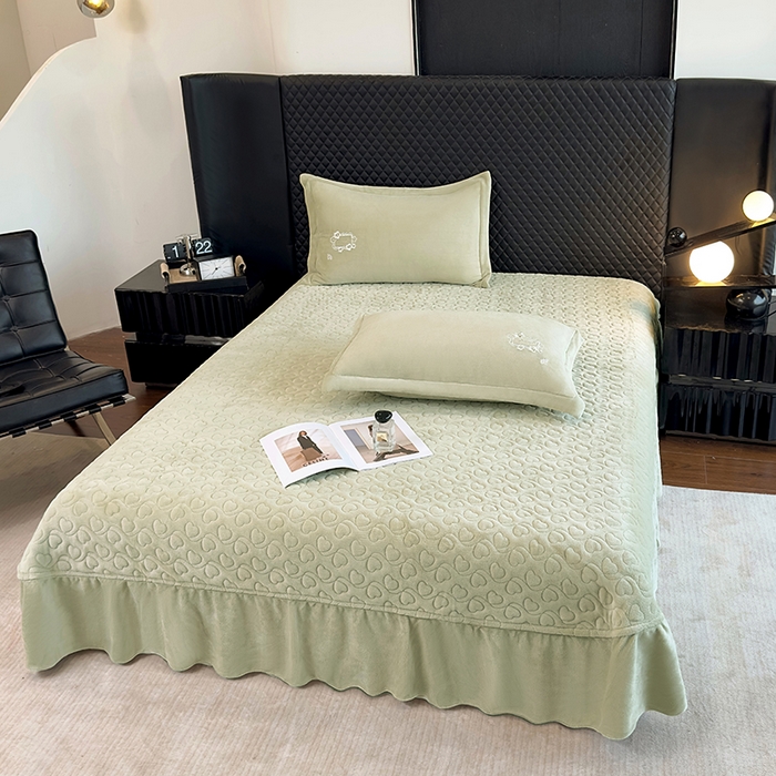 91家纺网 家纺一手货源 找家纺 （总）琉宿家纺 2025新款牛奶绒床盖款绣花四件套