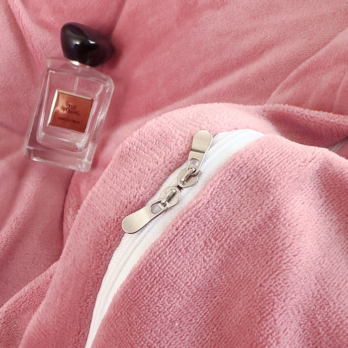 91家纺网 家纺一手货源 找家纺 琉宿家纺 2025新款牛奶绒床盖款绣花四件套 魅影-玫瑰粉