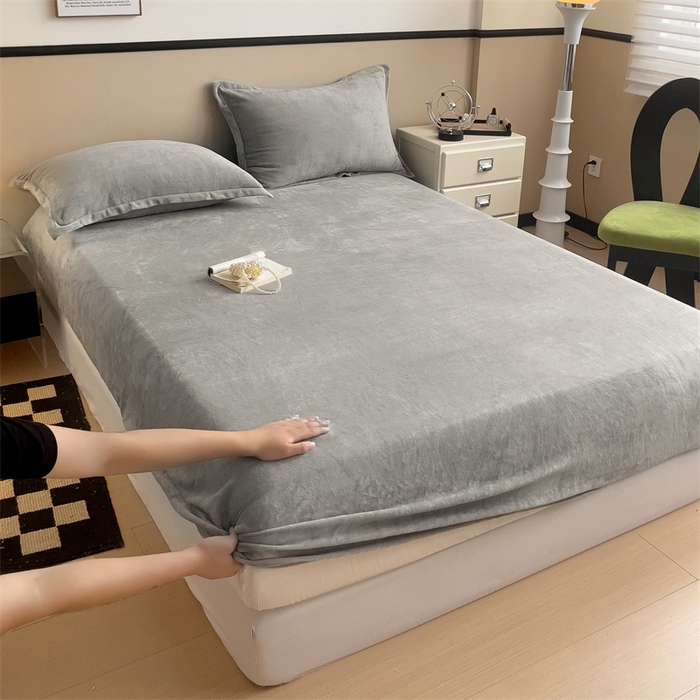 91家纺网 家纺一手货源 找家纺 （总）名兮家居 2025新款高克重加厚纯色牛奶绒床笠床单