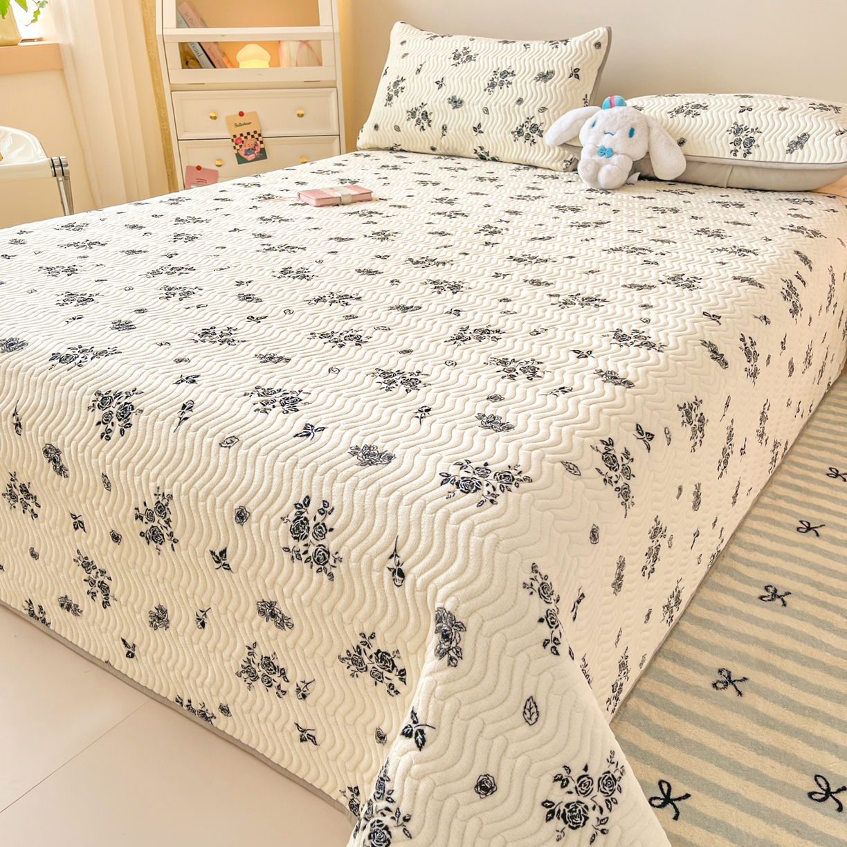 91家纺网 家纺一手货源 找家纺 （总）蓝极人 2025新款牛奶绒印花床盖四季通用