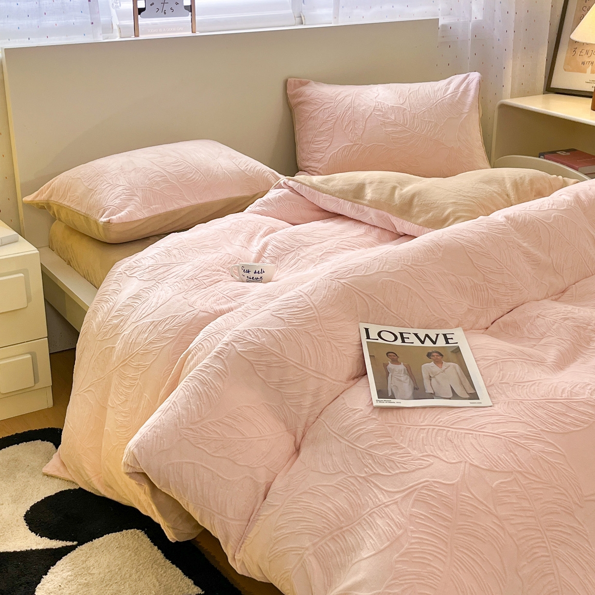 91家纺网 家纺一手货源 找家纺 如一 2025新款3D雕花牛奶绒四件套第三批 芭蕉叶-粉