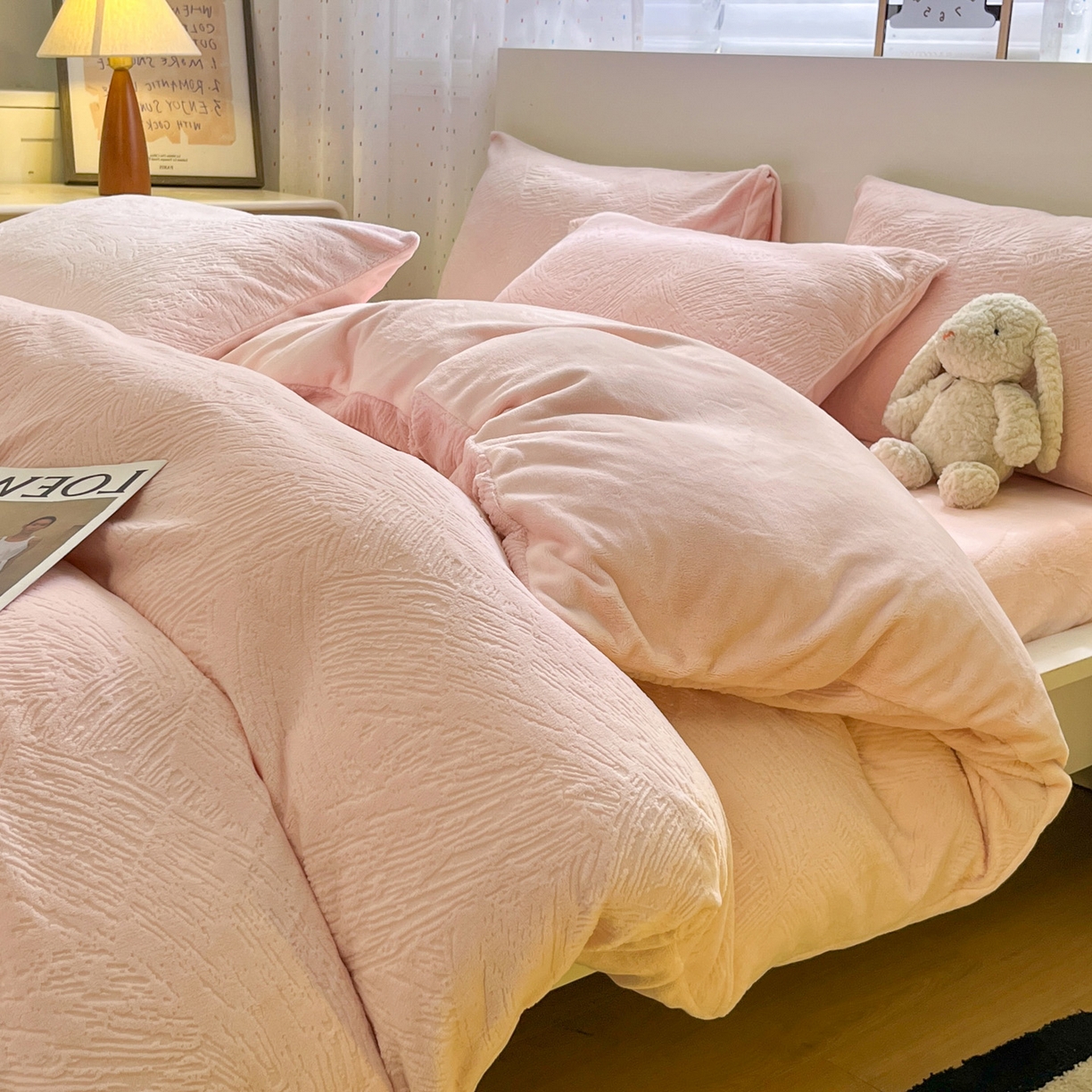如一 2025新款3D雕花牛奶绒四件套第三批 肌理纹-粉