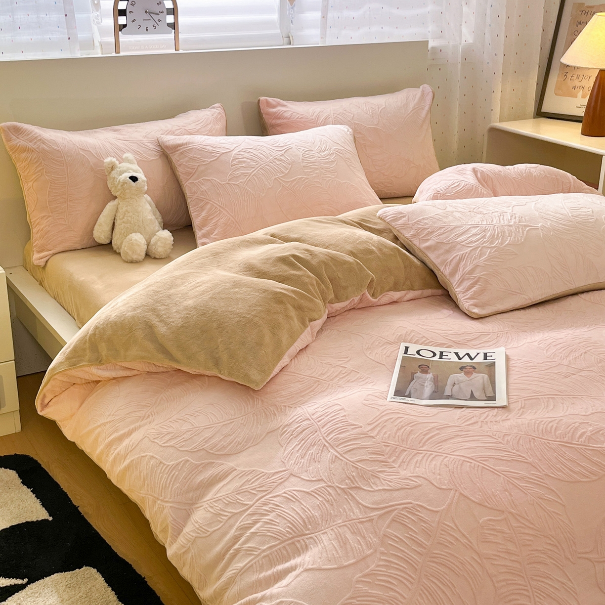 91家纺网 家纺一手货源 找家纺 如一 2025新款3D雕花牛奶绒四件套第三批 芭蕉叶-粉