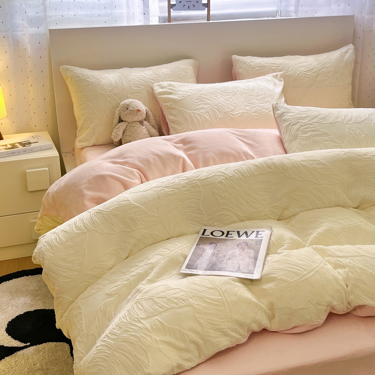 91家纺网 家纺一手货源 找家纺 如一 2025新款3D雕花牛奶绒四件套第三批 芭蕉叶-白粉