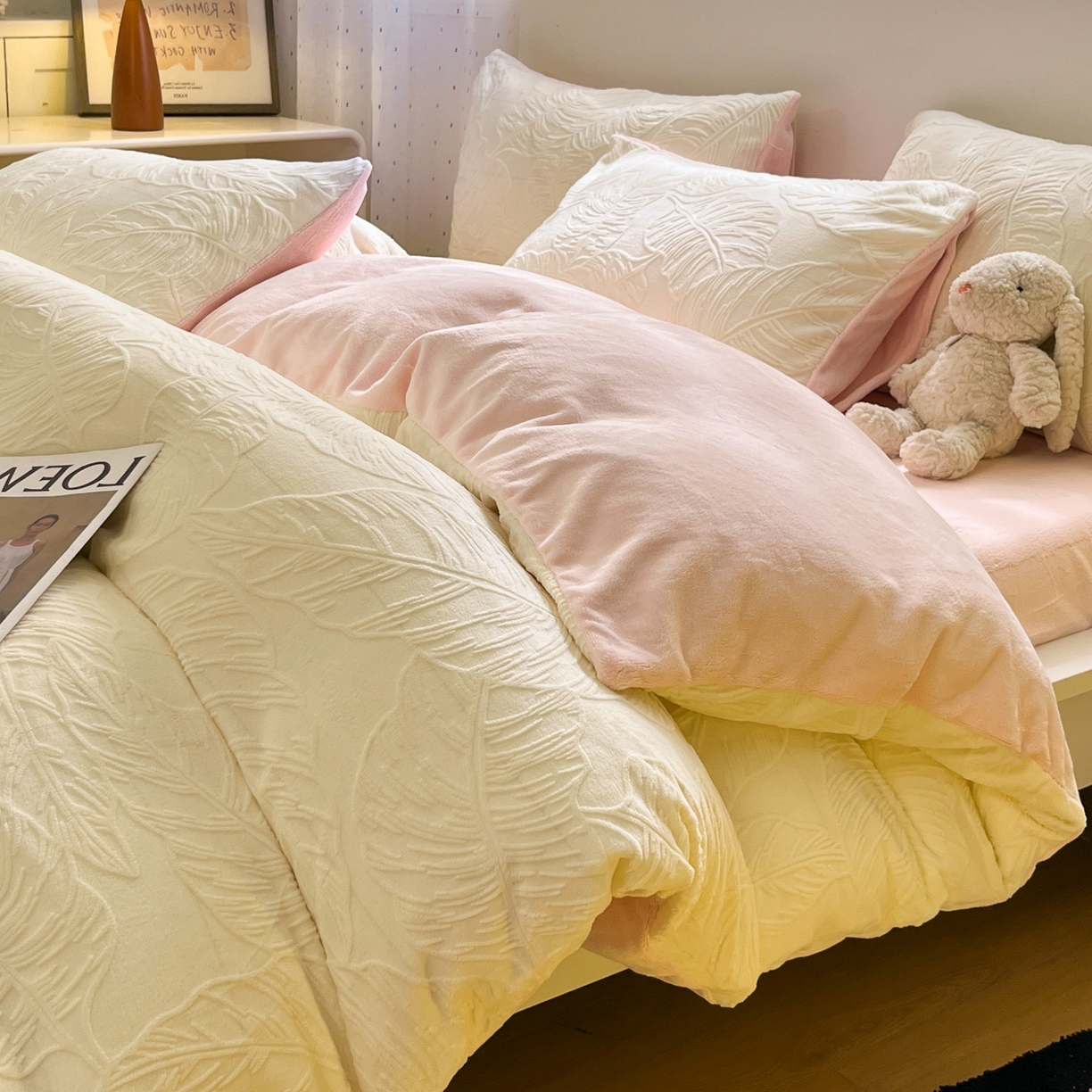 如一 2025新款3D雕花牛奶绒四件套第三批 芭蕉叶-白粉