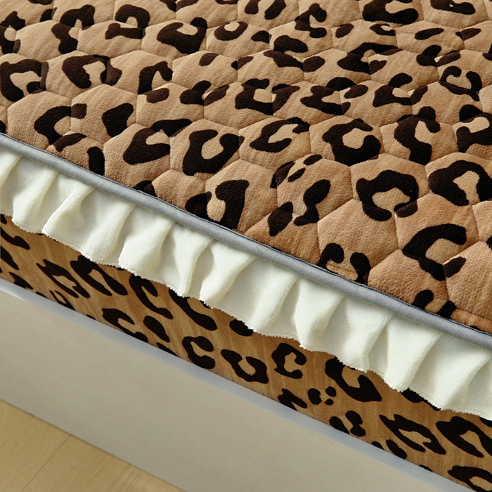 91家纺网 家纺一手货源 找家纺 情煊家纺 2025新款保暖牛奶绒夹棉床笠-花边款 豹纹