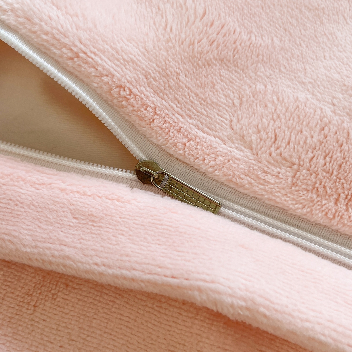 91家纺网 家纺一手货源 找家纺 如一 2025新款3D雕花牛奶绒四件套第三批 芭蕉叶-白粉