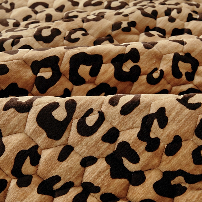 91家纺网 家纺一手货源 找家纺 情煊家纺 2025新款保暖牛奶绒夹棉床笠-花边款 豹纹