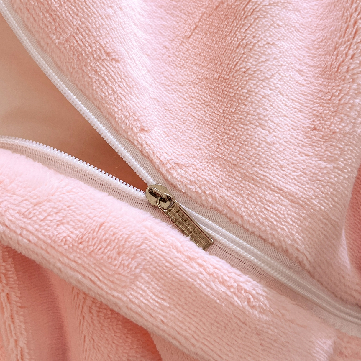 91家纺网 家纺一手货源 找家纺 如一 2025新款3D雕花牛奶绒四件套第三批 肌理纹-白粉