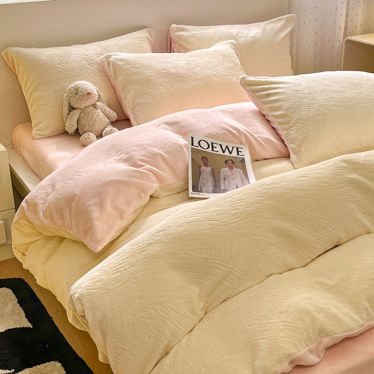 91家纺网 家纺一手货源 找家纺 如一 2025新款3D雕花牛奶绒四件套第三批 肌理纹-白粉