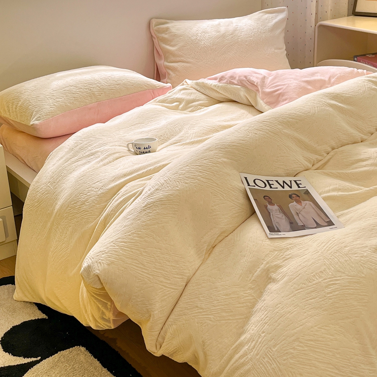 91家纺网 家纺一手货源 找家纺 如一 2025新款3D雕花牛奶绒四件套第三批 肌理纹-白粉