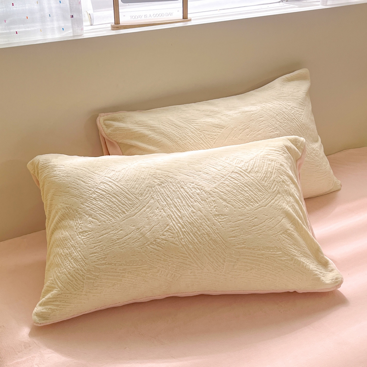 91家纺网 家纺一手货源 找家纺 如一 2025新款3D雕花牛奶绒四件套第三批 肌理纹-白粉