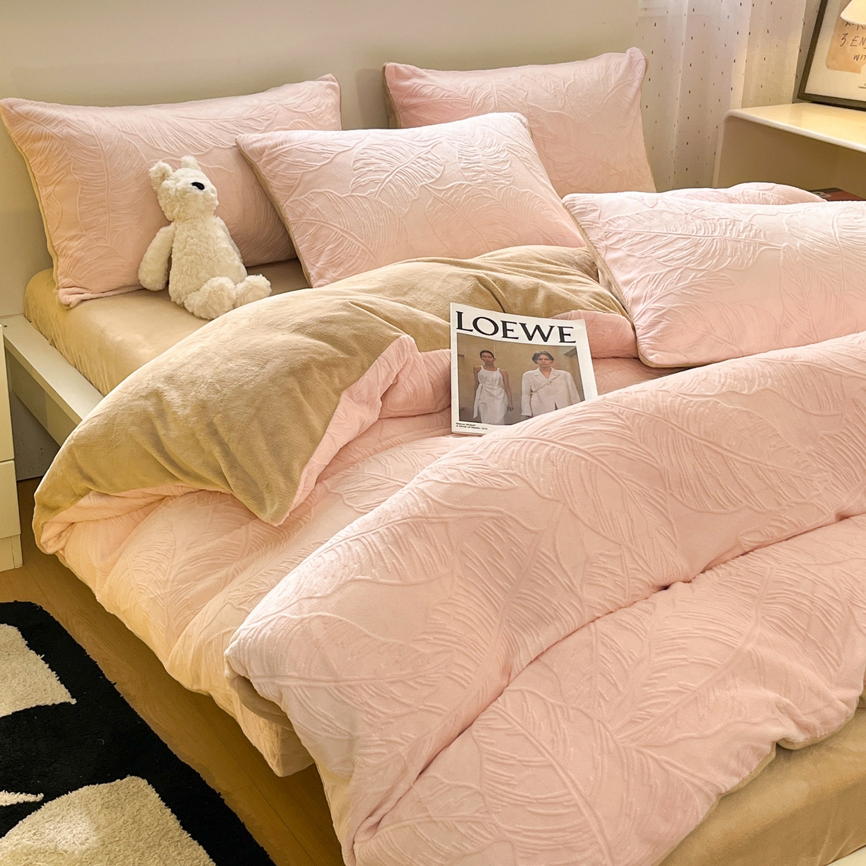 91家纺网 家纺一手货源 找家纺 如一 2025新款3D雕花牛奶绒四件套第三批 芭蕉叶-粉