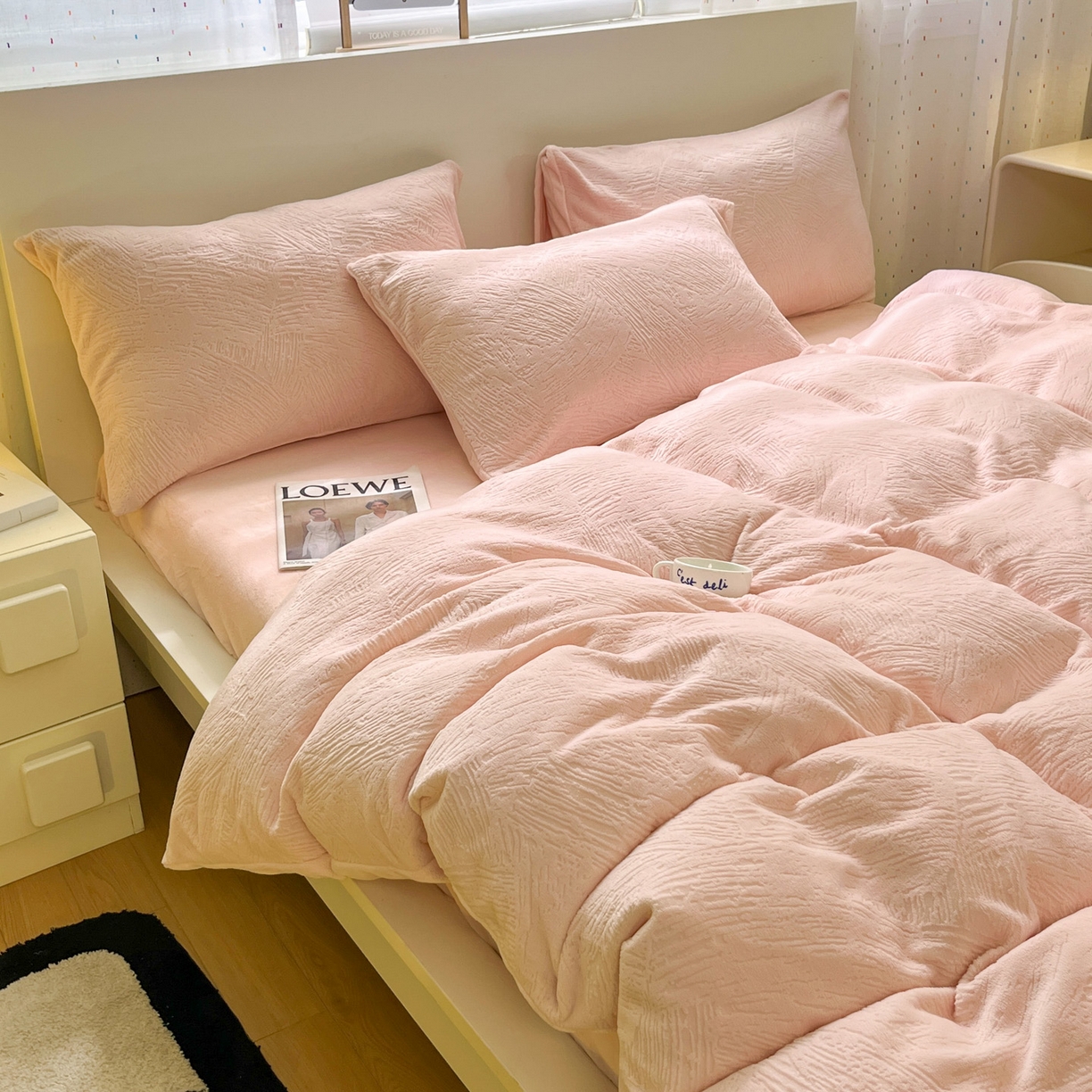 91家纺网 家纺一手货源 找家纺 如一 2025新款3D雕花牛奶绒四件套第三批 肌理纹-粉