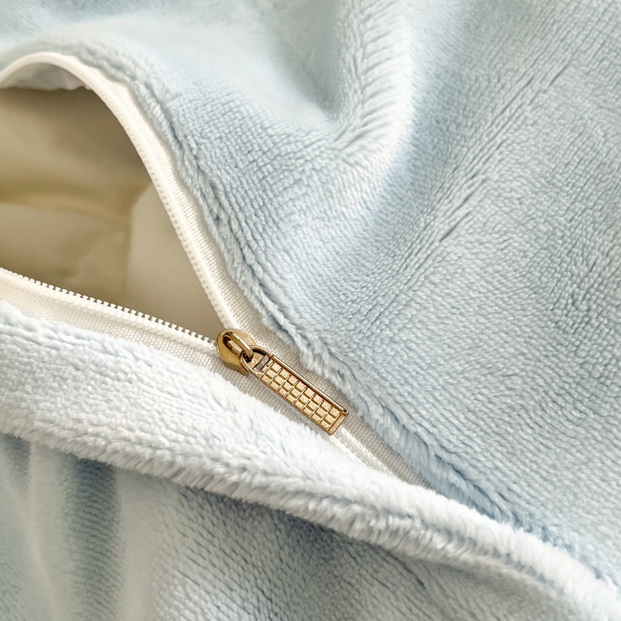 91家纺网 家纺一手货源 找家纺 如一 2025新款3D雕花牛奶绒四件套第三批 肌理纹-蓝