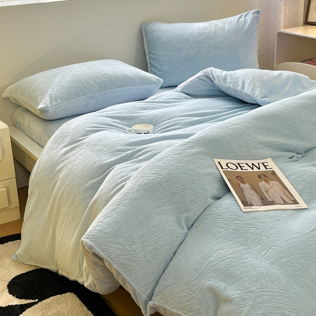 91家纺网 家纺一手货源 找家纺 如一 2025新款3D雕花牛奶绒四件套第三批 肌理纹-蓝