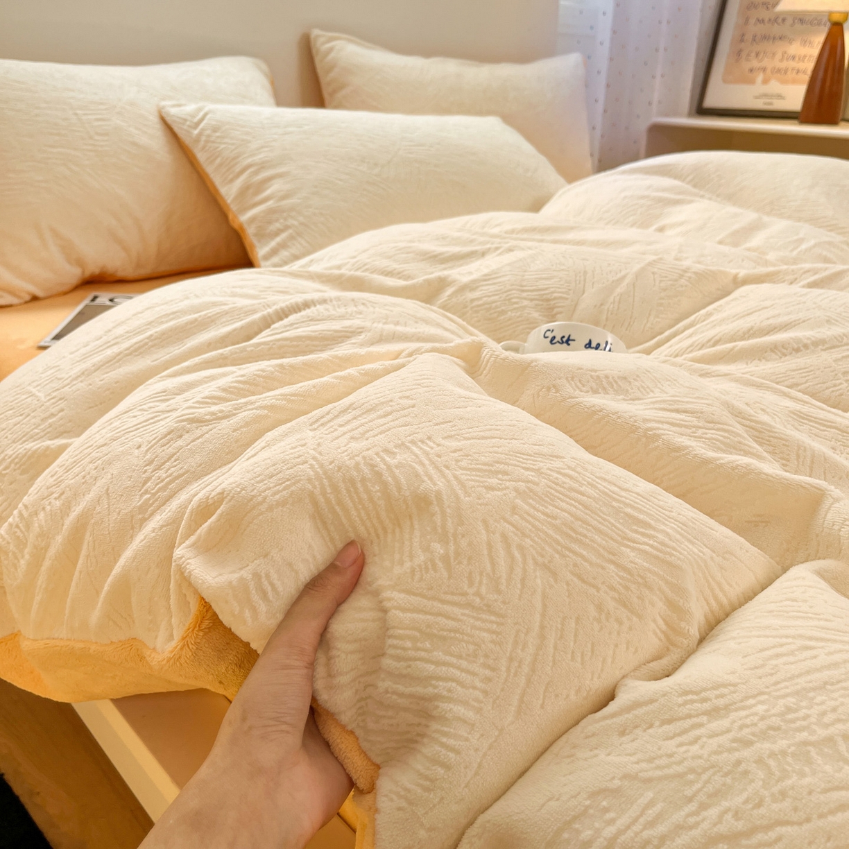 91家纺网 家纺一手货源 找家纺 如一 2025新款3D雕花牛奶绒四件套第三批 肌理纹-白橘