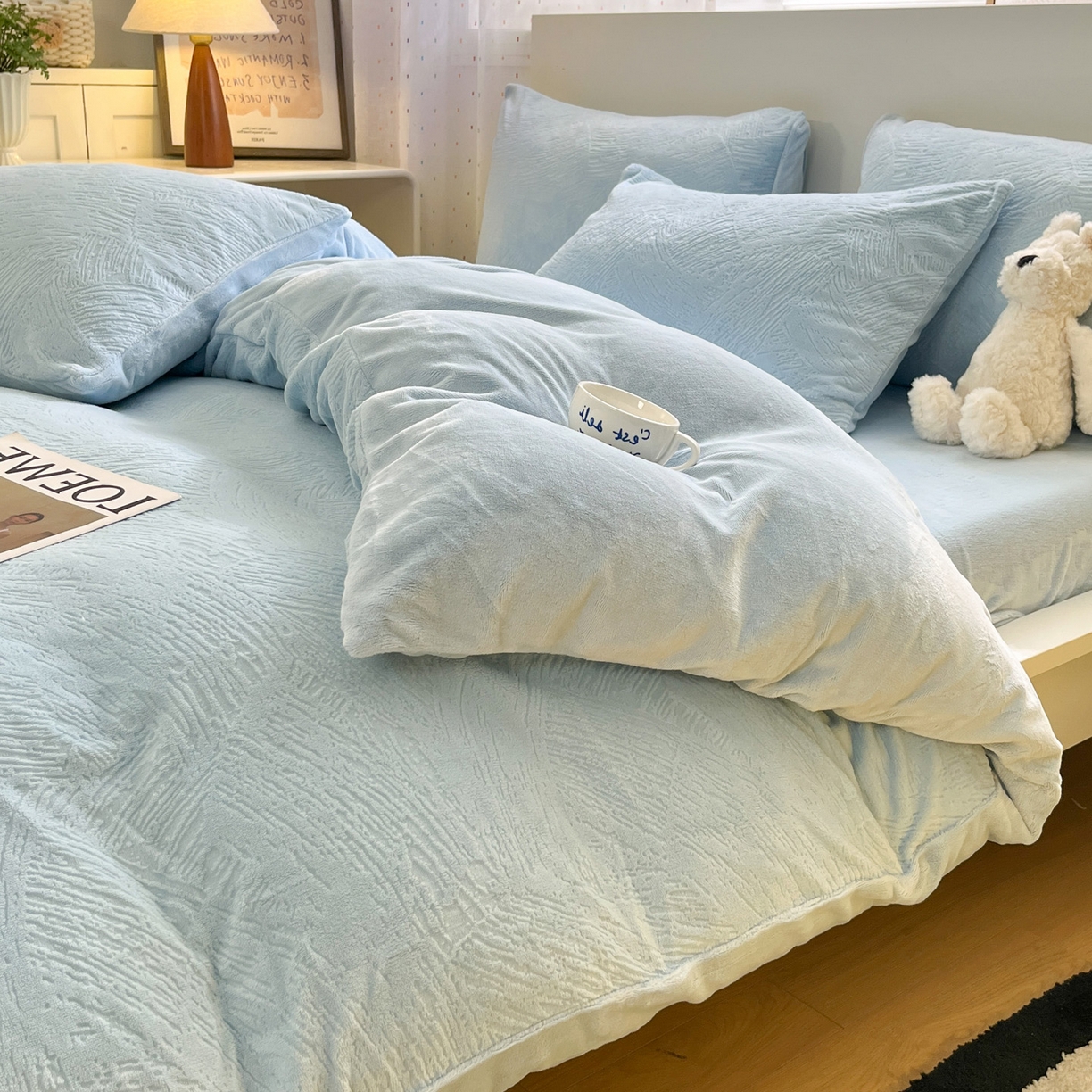 91家纺网 家纺一手货源 找家纺 如一 2025新款3D雕花牛奶绒四件套第三批 肌理纹-蓝