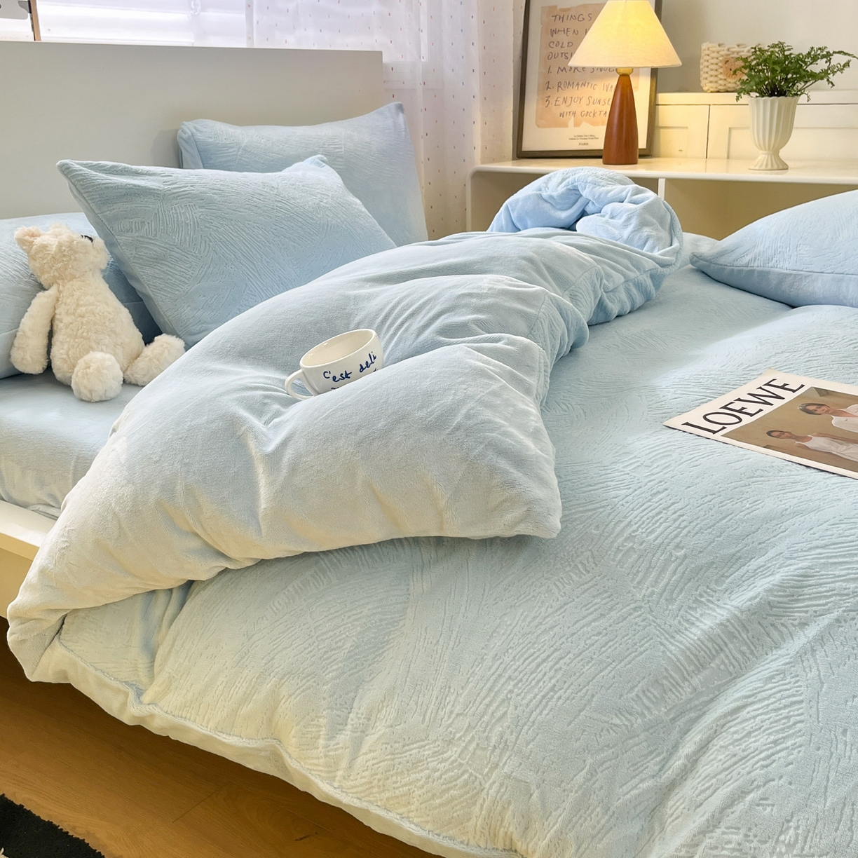 91家纺网 家纺一手货源 找家纺 如一 2025新款3D雕花牛奶绒四件套第三批 肌理纹-蓝