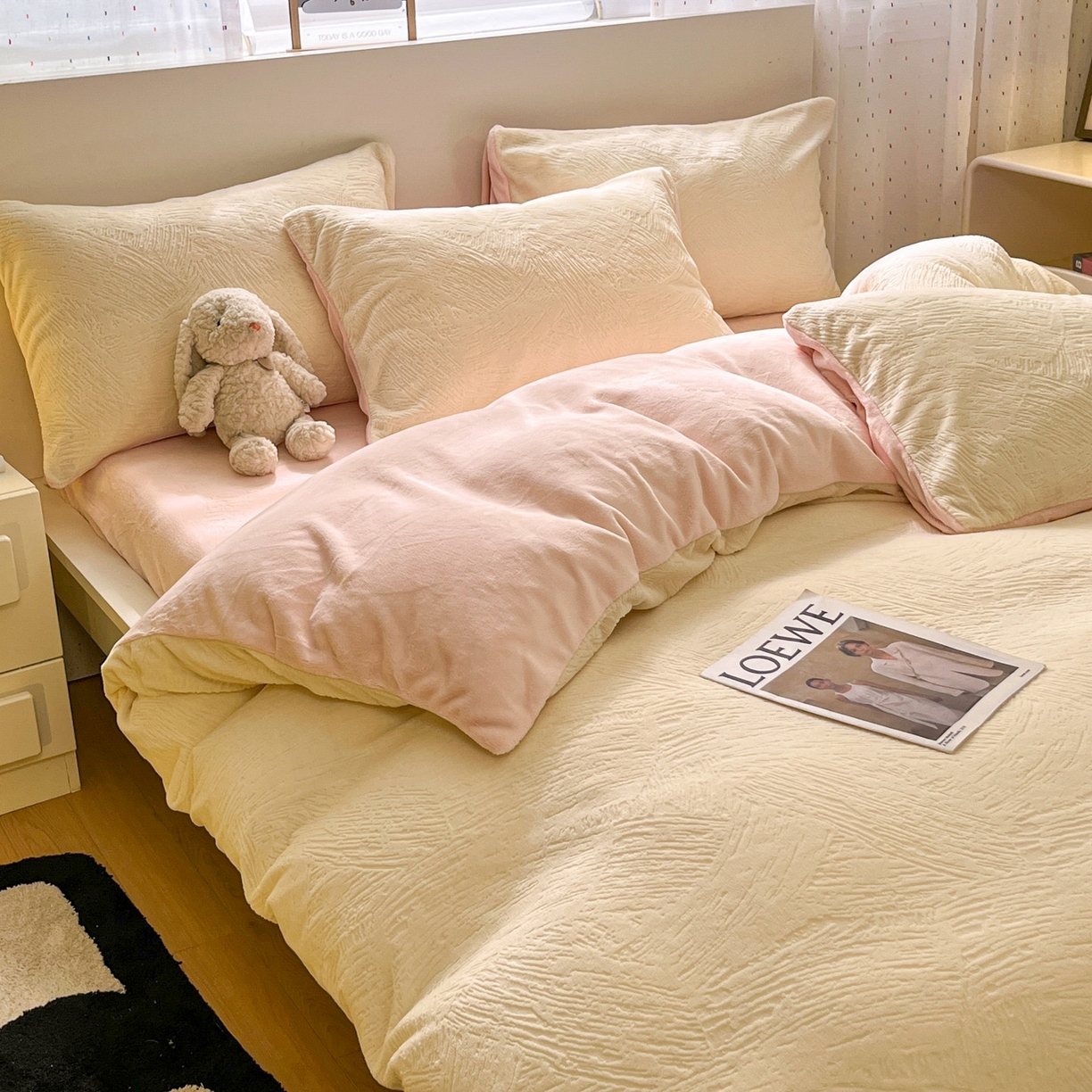 91家纺网 家纺一手货源 找家纺 如一 2025新款3D雕花牛奶绒四件套第三批 肌理纹-白粉