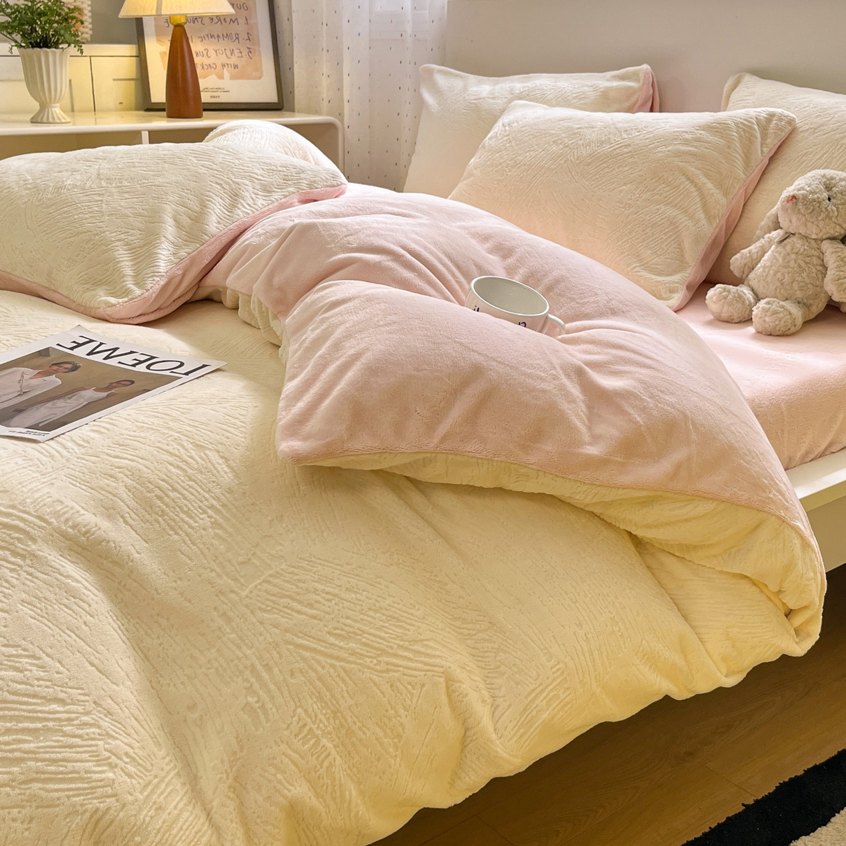 91家纺网 家纺一手货源 找家纺 如一 2025新款3D雕花牛奶绒四件套第三批 肌理纹-白粉