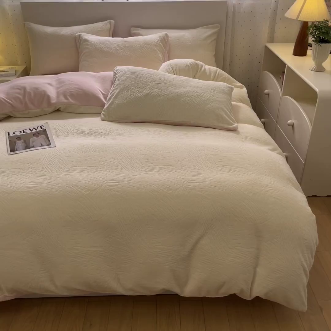 91家纺网 家纺一手货源 找家纺 如一 2025新款3D雕花牛奶绒四件套第三批 肌理纹-白粉