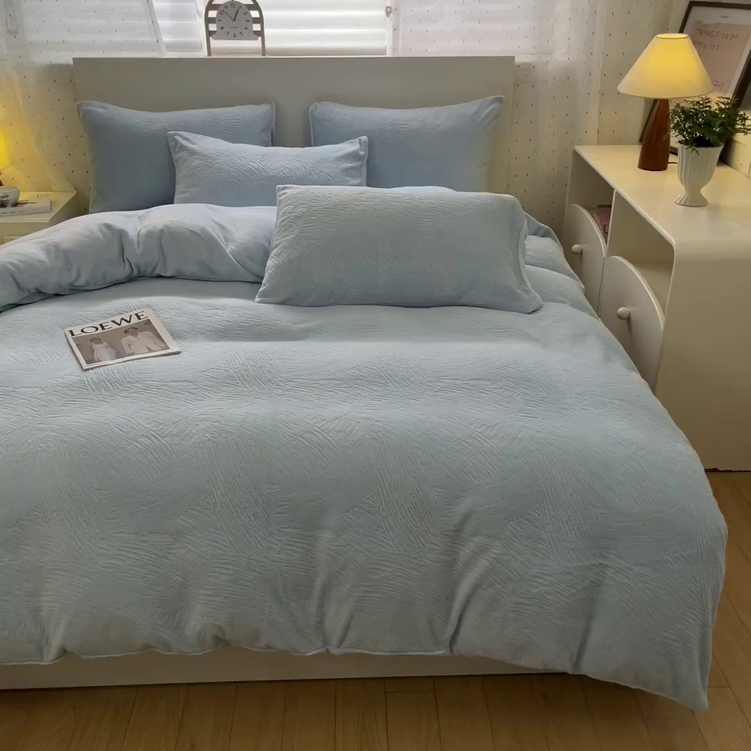 91家纺网 家纺一手货源 找家纺 如一 2025新款3D雕花牛奶绒四件套第三批 肌理纹-蓝