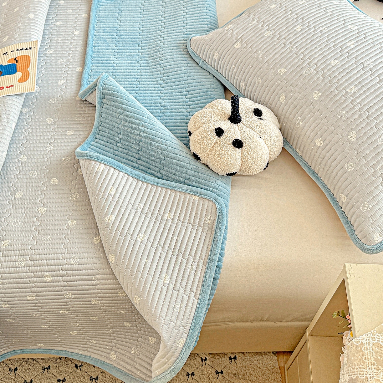 91家纺网 家纺一手货源 找家纺 恒尚居 2025新款全棉牛奶绒床盖四季可用纯棉夹棉床单床褥垫三件套-秋冬款系列一 南瓜点点【A纯棉-B牛奶绒】