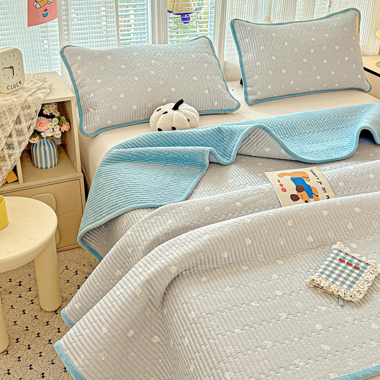 91家纺网 家纺一手货源 找家纺 恒尚居 2025新款全棉牛奶绒床盖四季可用纯棉夹棉床单床褥垫三件套-秋冬款系列一 南瓜点点【A纯棉-B牛奶绒】