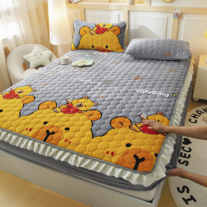 情煊家纺 2025新款保暖牛奶绒夹棉床笠-花边款 大力熊