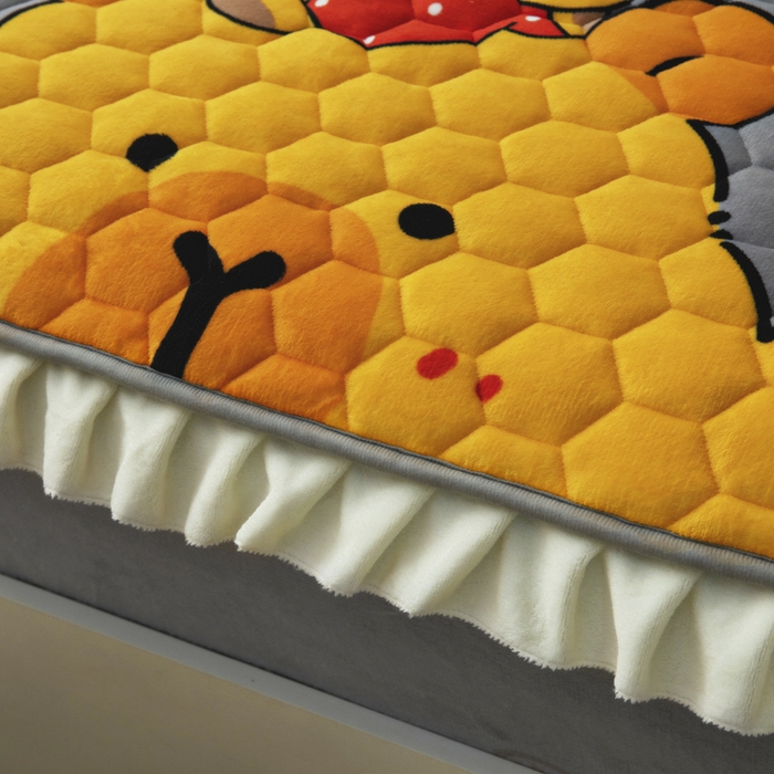 91家纺网 家纺一手货源 找家纺 情煊家纺 2025新款保暖牛奶绒夹棉床笠-花边款 大力熊