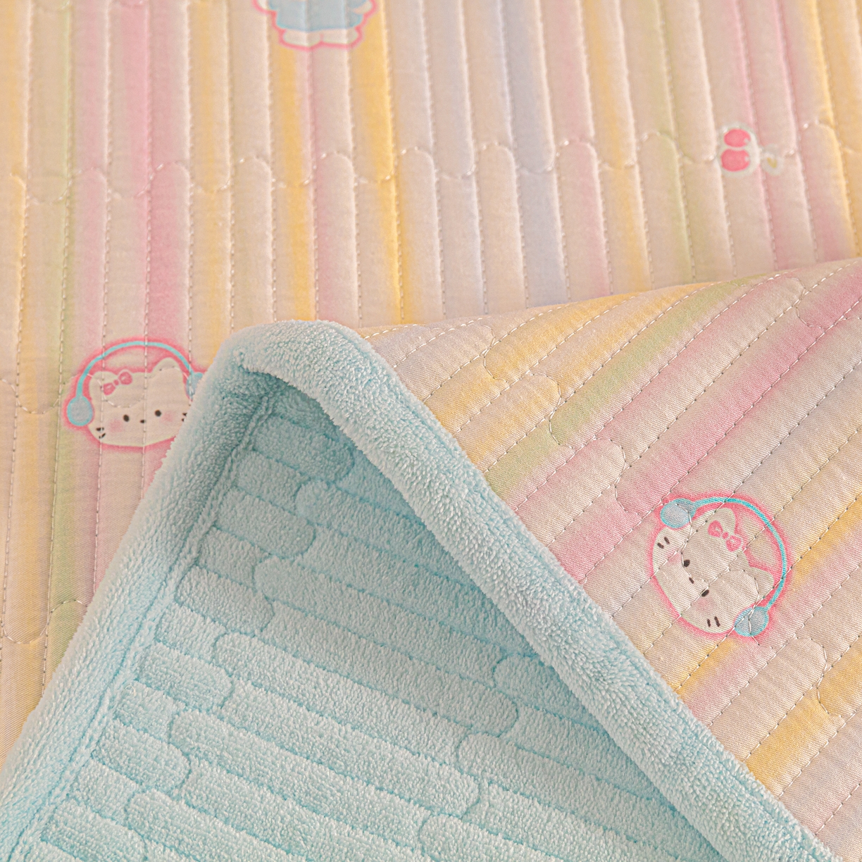 91家纺网 家纺一手货源 找家纺 恒尚居 2025新款全棉牛奶绒床盖四季可用纯棉夹棉床单床褥垫三件套-秋冬款系列一 彩虹猫【A纯棉-B牛奶绒】