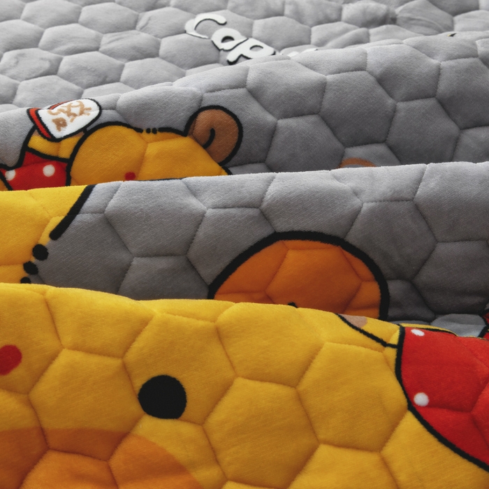 91家纺网 家纺一手货源 找家纺 情煊家纺 2025新款保暖牛奶绒夹棉床笠-花边款 大力熊