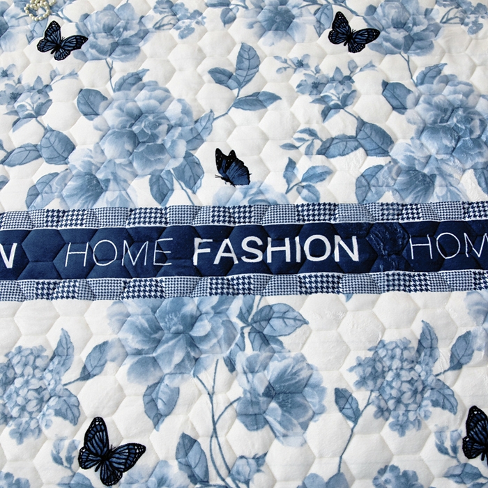 91家纺网 家纺一手货源 找家纺 情煊家纺 2025新款保暖牛奶绒夹棉床笠-花边款 蝶恋