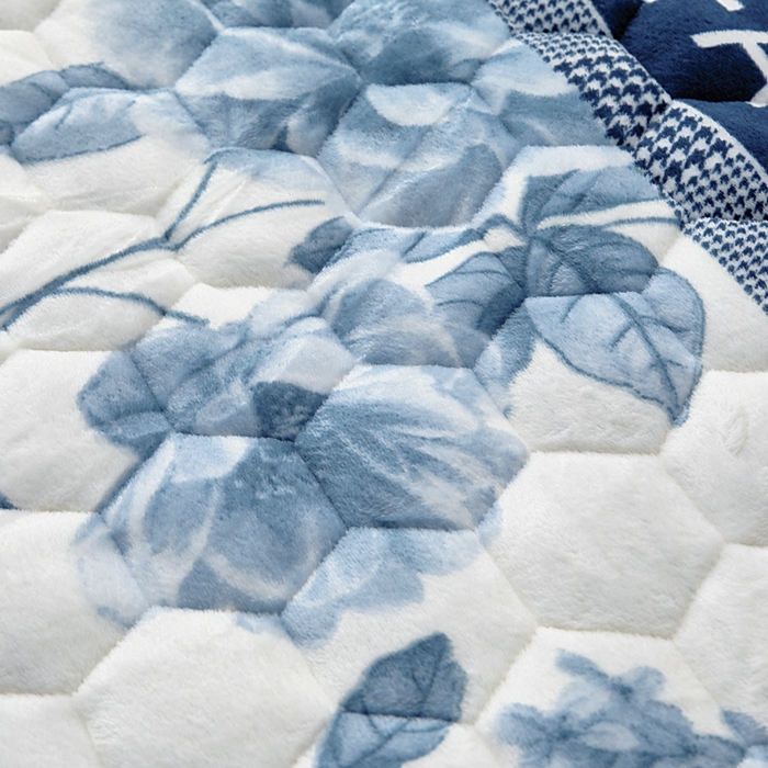 91家纺网 家纺一手货源 找家纺 情煊家纺 2025新款保暖牛奶绒夹棉床笠-花边款 蝶恋