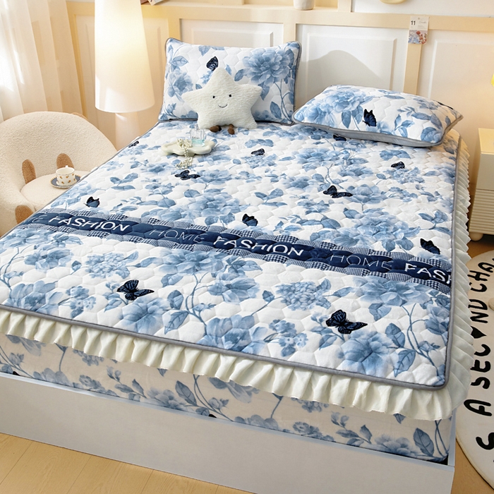 91家纺网 家纺一手货源 找家纺 情煊家纺 2025新款保暖牛奶绒夹棉床笠-花边款 蝶恋