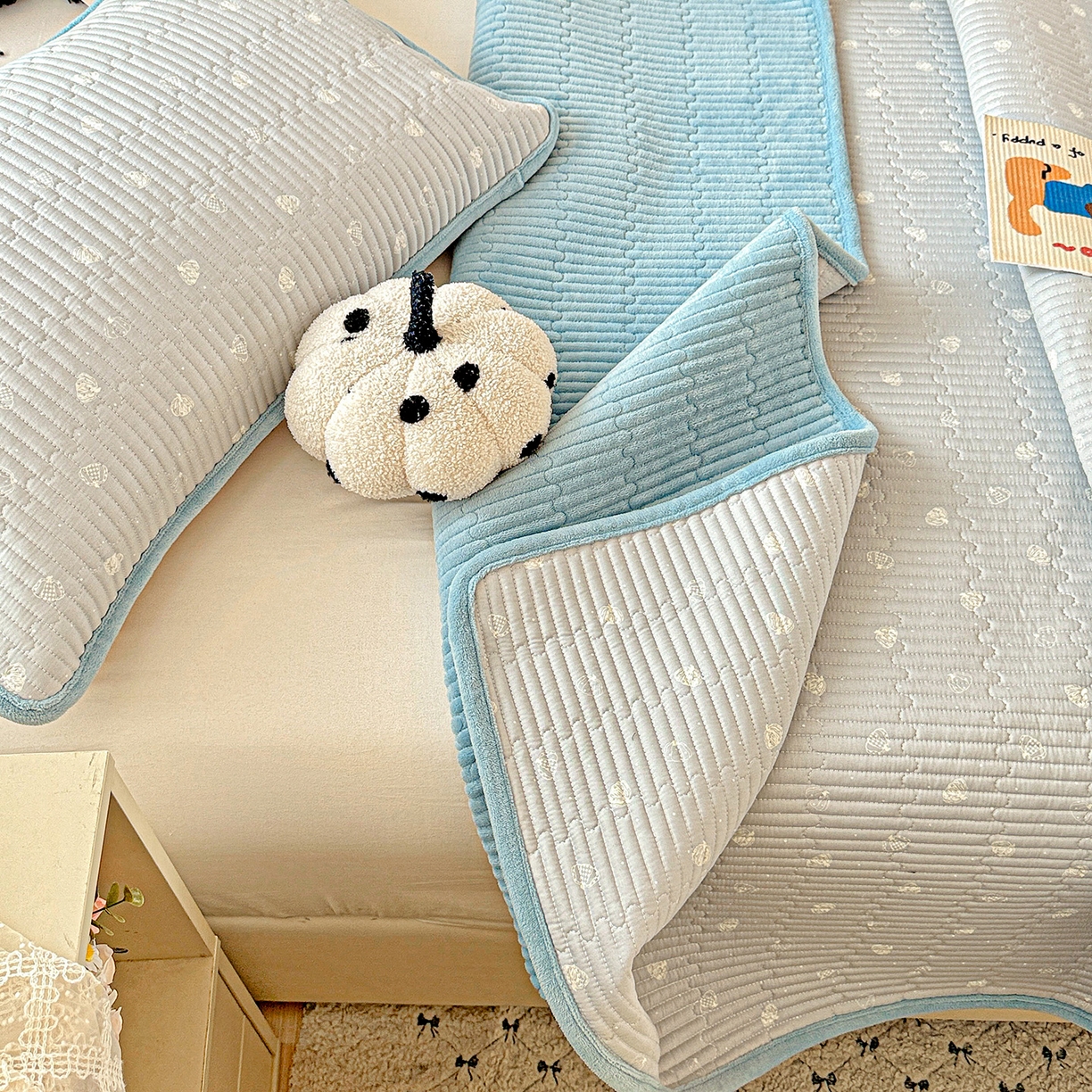 91家纺网 家纺一手货源 找家纺 恒尚居 2025新款全棉牛奶绒床盖四季可用纯棉夹棉床单床褥垫三件套-秋冬款系列一 南瓜点点【A纯棉-B牛奶绒】