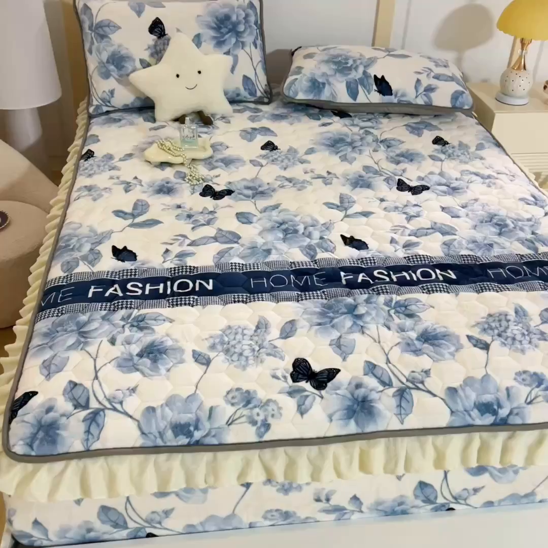 91家纺网 家纺一手货源 找家纺 情煊家纺 2025新款保暖牛奶绒夹棉床笠-花边款 蝶恋