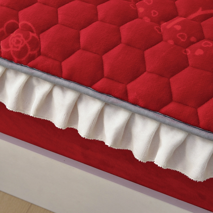 91家纺网 家纺一手货源 找家纺 情煊家纺 2025新款保暖牛奶绒夹棉床笠-花边款 红玫瑰