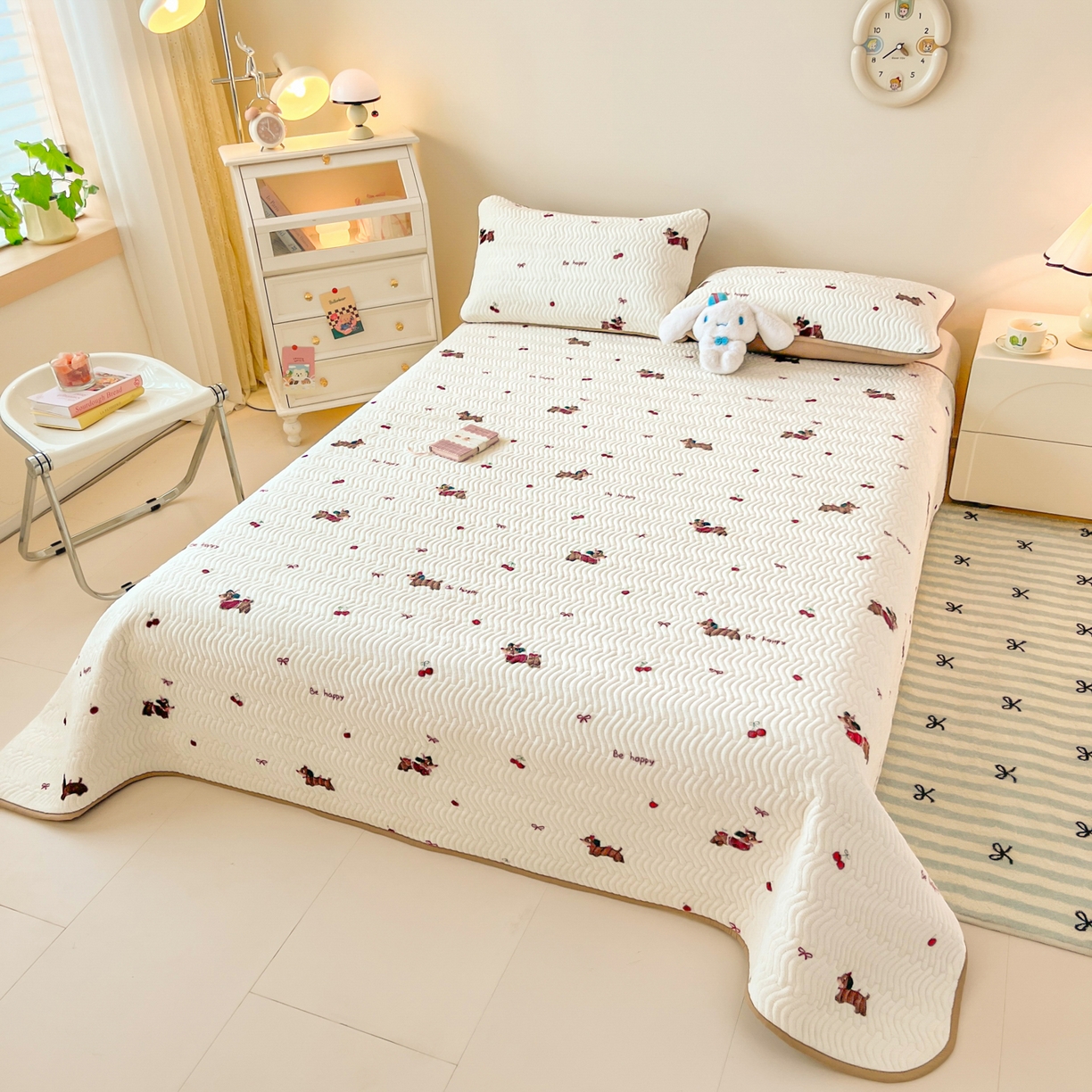 91家纺网 家纺一手货源 找家纺 蓝极人 2025新款牛奶绒印花床盖四季通用 床盖-绯色腊肠趣