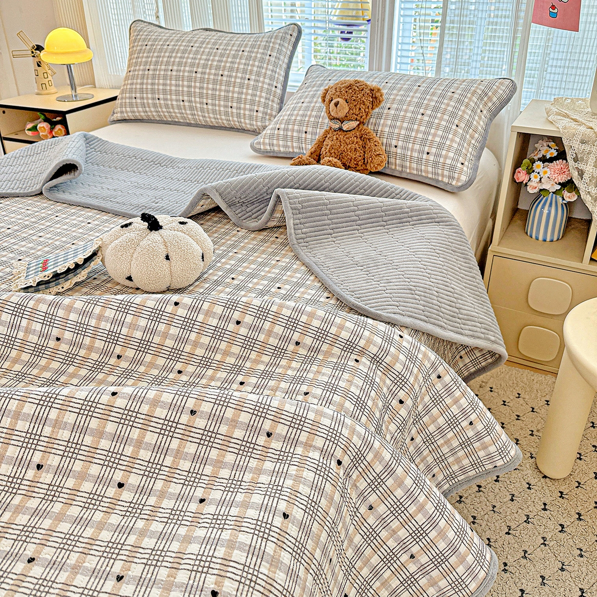 91家纺网 家纺一手货源 找家纺 恒尚居 2025新款全棉牛奶绒床盖四季可用纯棉夹棉床单床褥垫三件套-秋冬款系列一 简格调【A纯棉-B牛奶绒】