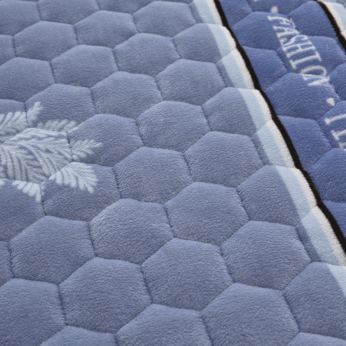 91家纺网 家纺一手货源 找家纺 情煊家纺 2025新款保暖牛奶绒夹棉床笠-花边款 林深见鹿