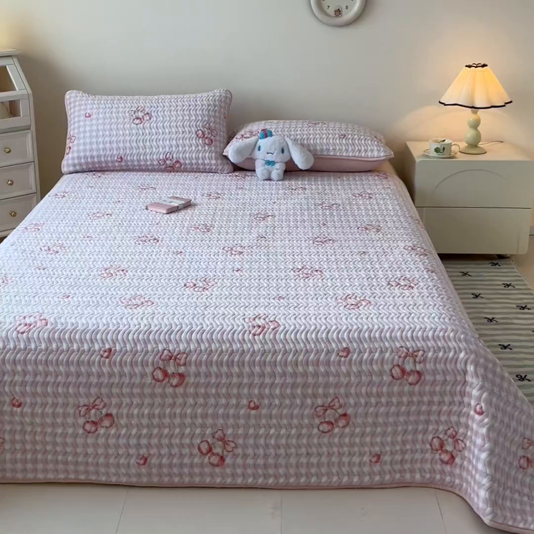 91家纺网 家纺一手货源 找家纺 蓝极人 2025新款牛奶绒印花床盖四季通用 床盖-格上樱梦