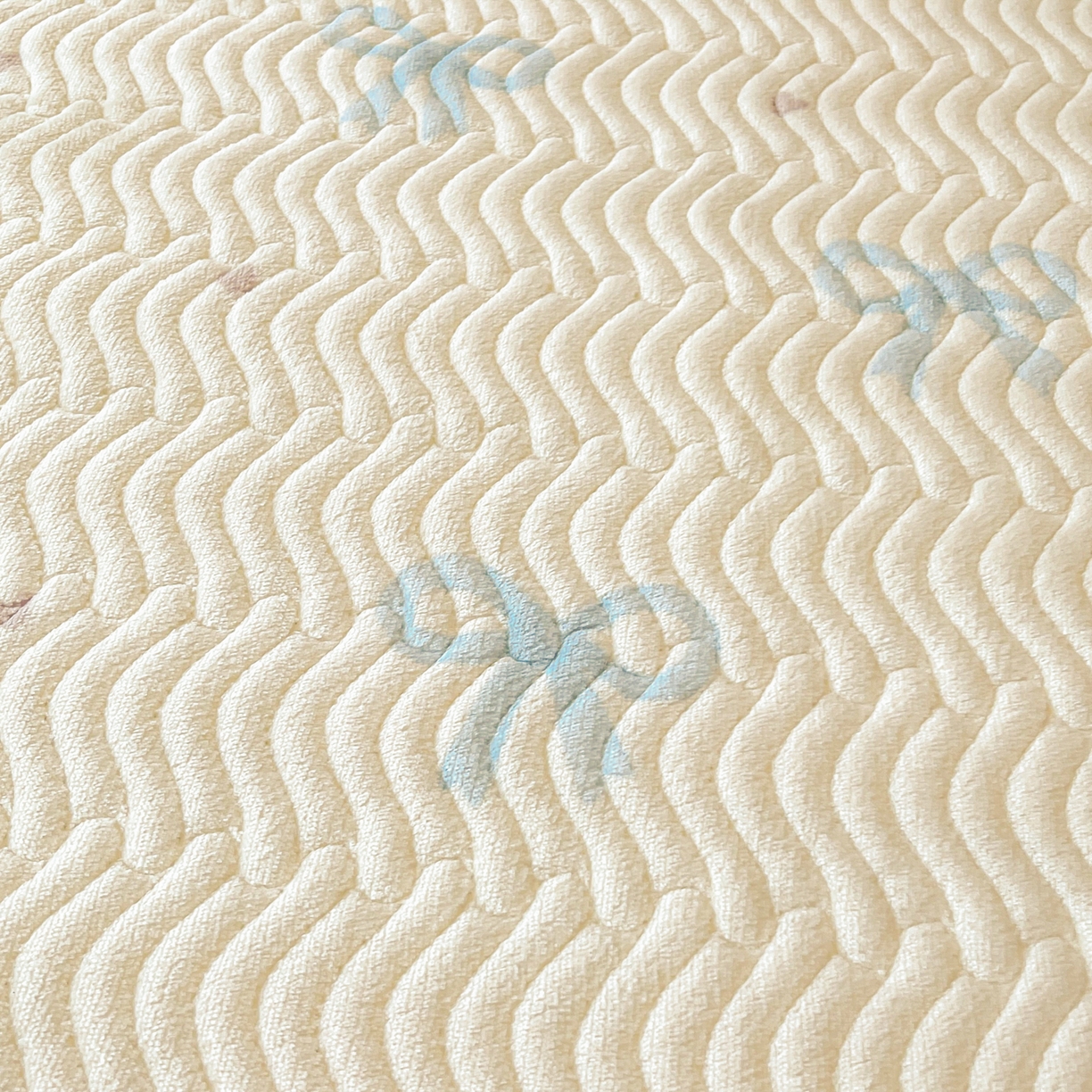 91家纺网 家纺一手货源 找家纺 蓝极人 2025新款牛奶绒印花床盖四季通用 床盖-蓝调逸境